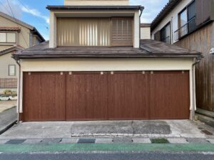 【湯梨浜町】Y様邸ガレージ木製引戸塗装